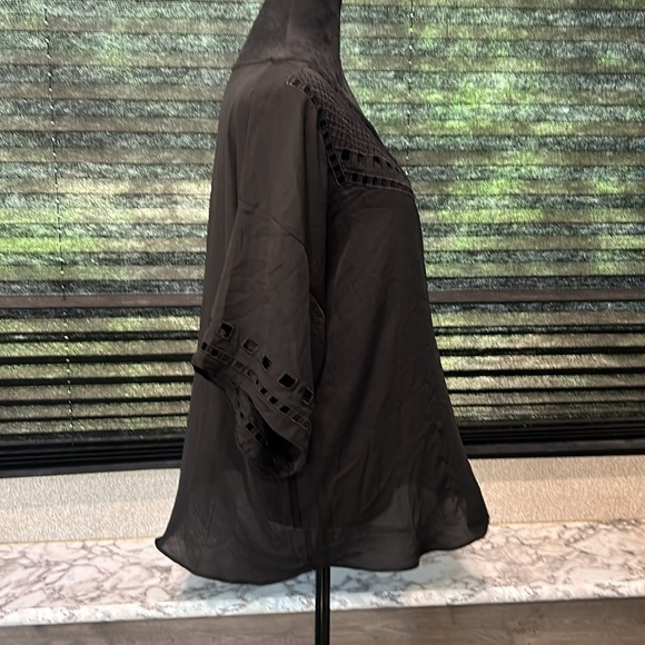 Buckle Black Women’s Black V-Neck Embroidered Cut-Out Wide Sleeve Top Medium - Picture 7 of 12